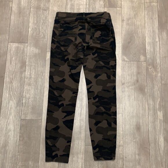 Womens SoHo Crosby Leg Ankle Camouflage Pants - Picture 7 of 7